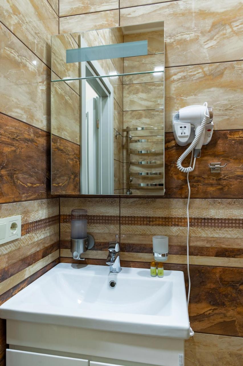 Mini Hotel Barvy Lvova On Horodotska St. Εξωτερικό φωτογραφία